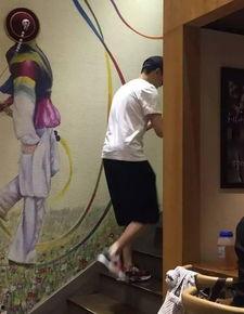 赵丽颖吃饭最新爆料视频,镜头下的真实生活  第2张