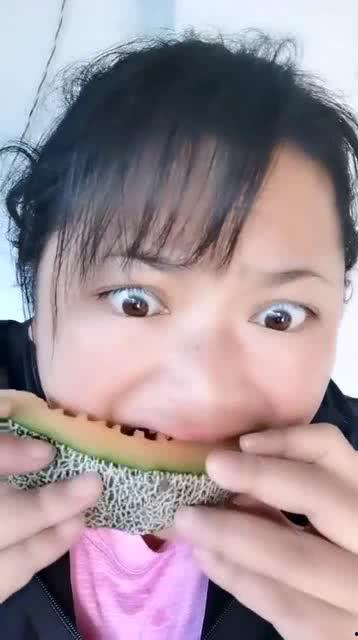 农村女网红吃瓜图片高清,农村女网红的吃瓜日常 第2张 农村女网红吃瓜图片高清,农村女网红的吃瓜日常 第2张