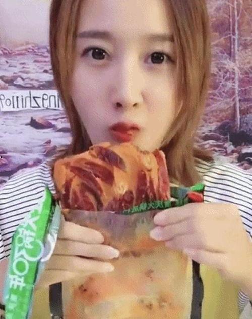 网红免费吃瓜视频,揭秘幕后真相与娱乐效应 第2张 网红免费吃瓜视频,揭秘幕后真相与娱乐效应 第2张