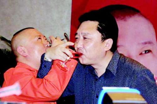 于谦娱乐吃瓜是真的吗视频,真相揭秘  第2张