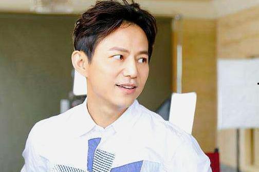 爆料娱乐圈何老师